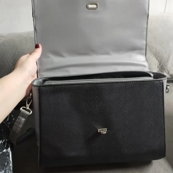 Color Block Pattern Purse - Picture 8 of 13